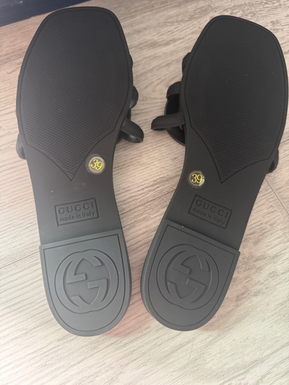 Gucci Matte Black Interlocking GG Slide Sandals - Picture 3 of 3